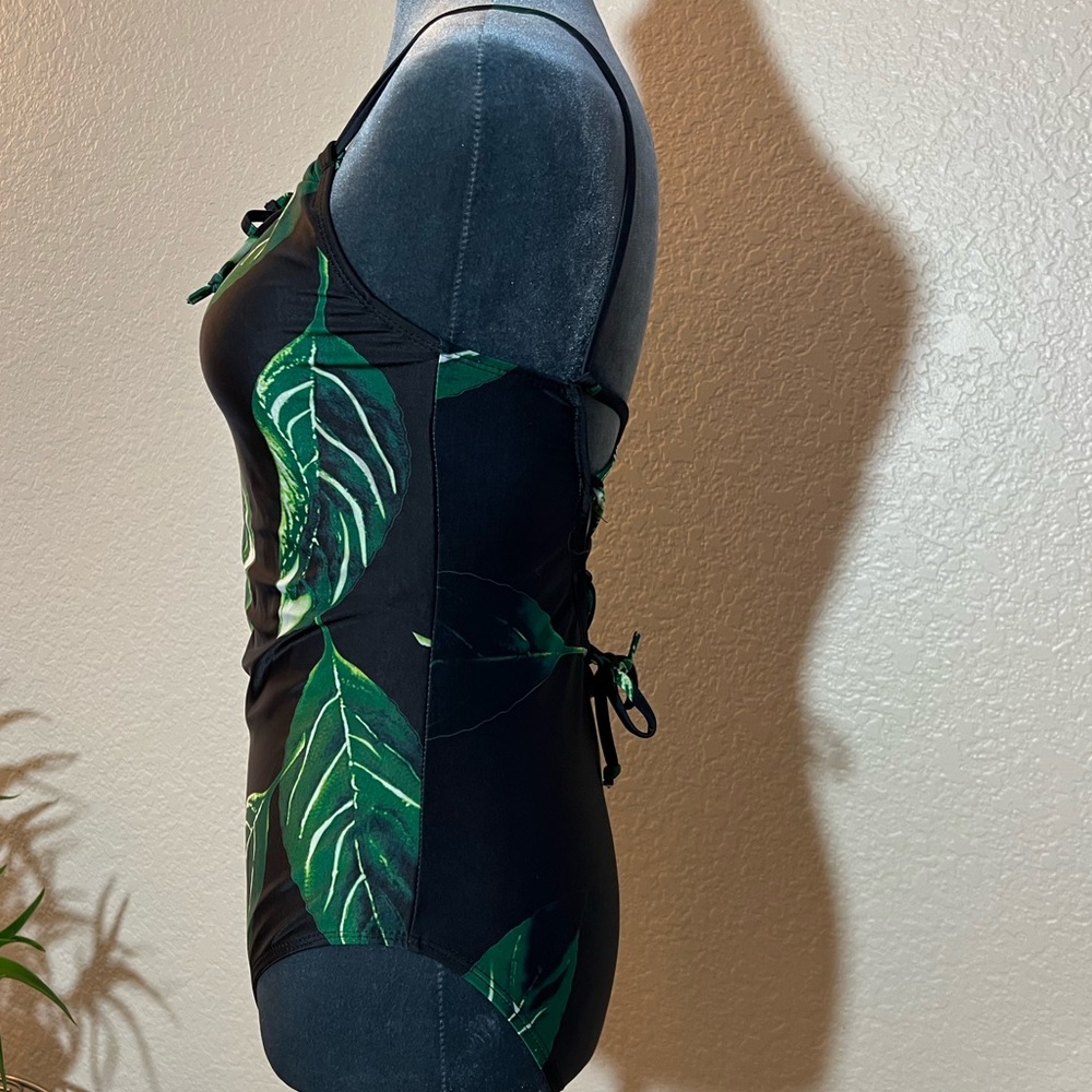 NWOT BLACK LACE-UP ADJUSTABLE LOW BACK ONE PIECE WITH TROPICAL LEAF PRINT - Picture 4 of 11